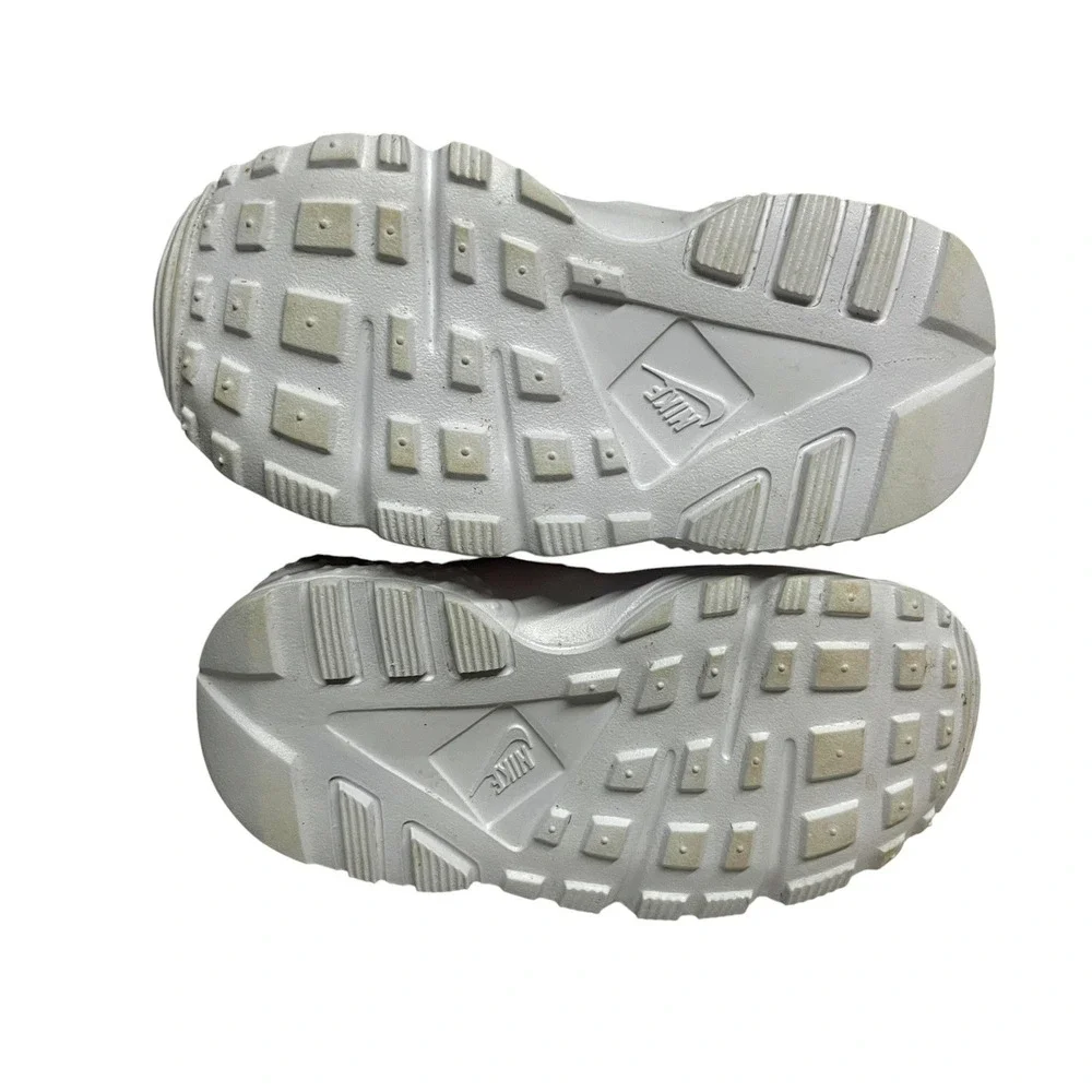 Nike little feet